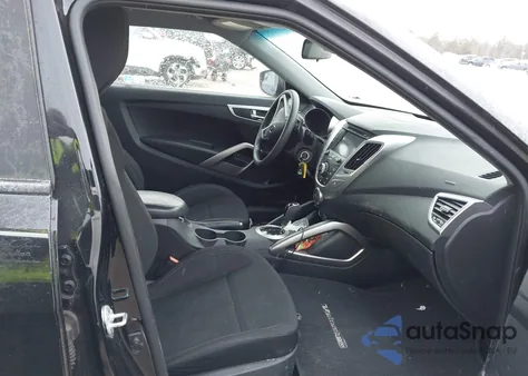 2016 Hyundai Veloster z USA, uszkodzony, nr VIN KMHTC6AD2GU301831